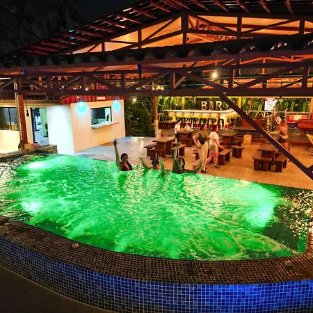 Arenal Backpackers Resort La Fortuna Bagian luar foto