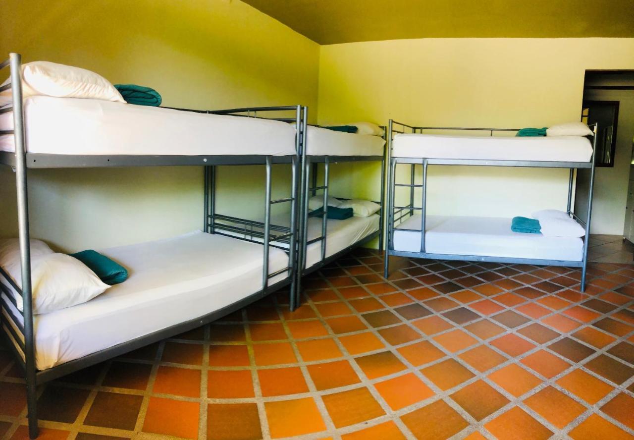 Arenal Backpackers Resort La Fortuna Bagian luar foto A typical hostel room