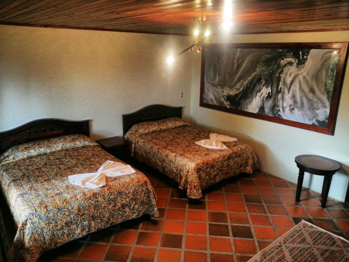 Arenal Backpackers Resort La Fortuna Bagian luar foto
