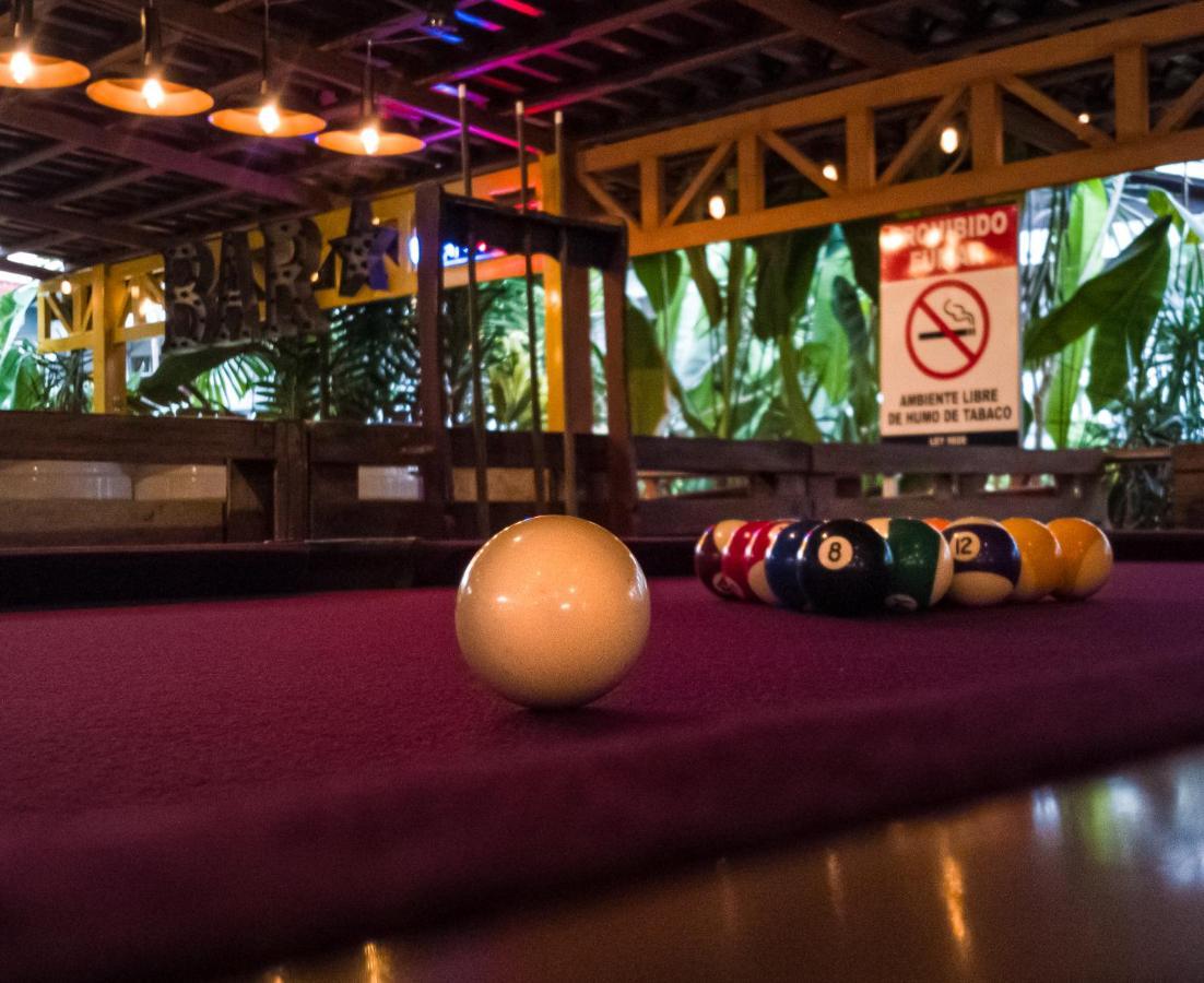 Arenal Backpackers Resort La Fortuna Bagian luar foto Pool table