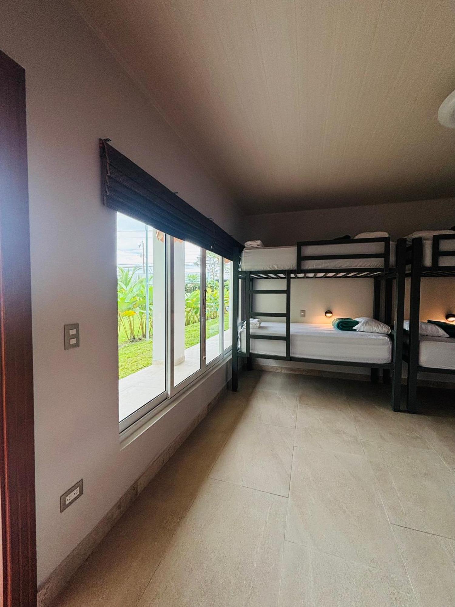 Arenal Backpackers Resort La Fortuna Bagian luar foto Hostel in San Cristóbal de Las Casas, Mexico
