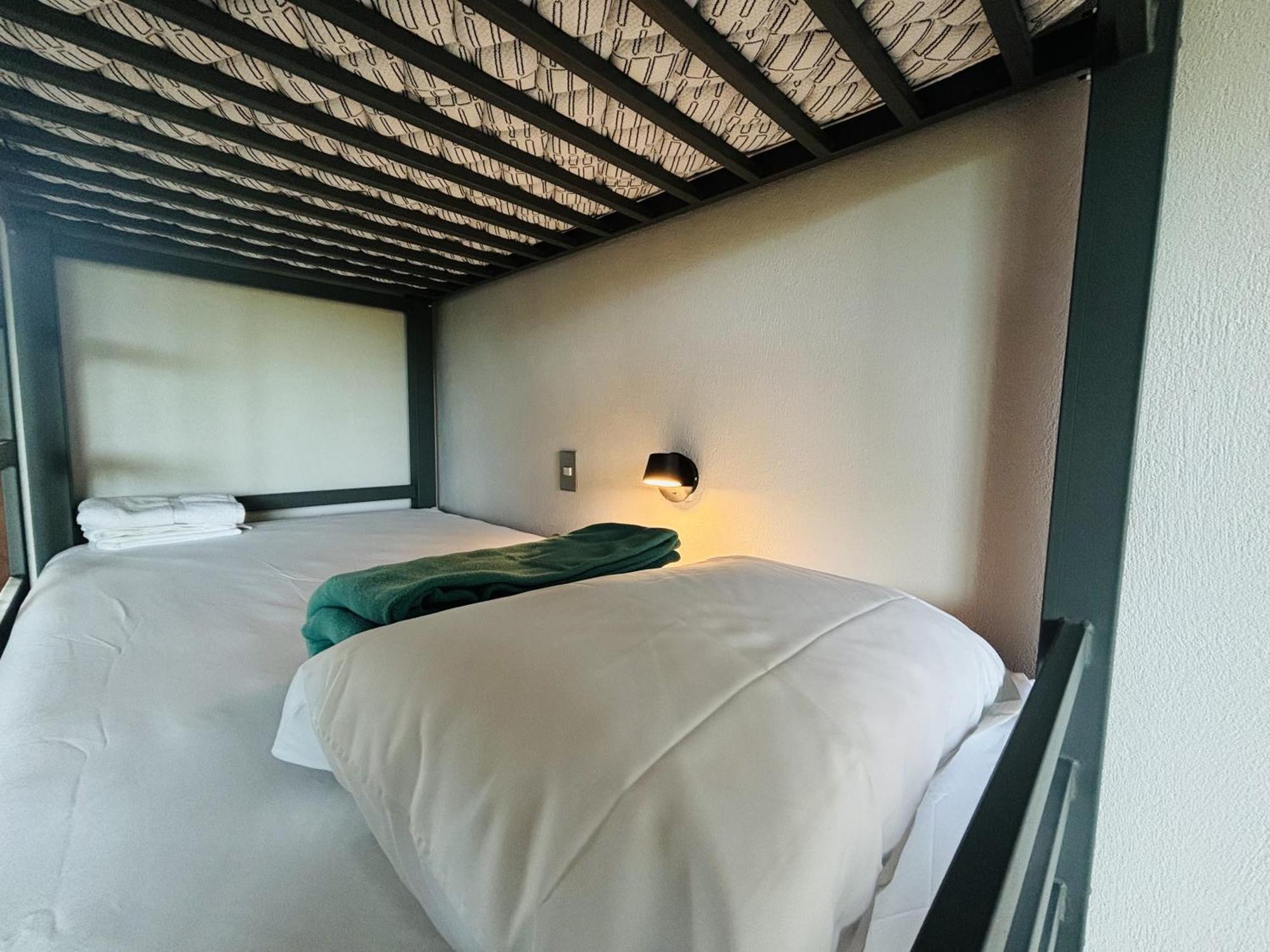 Arenal Backpackers Resort La Fortuna Bagian luar foto Bunk beds at the KPH