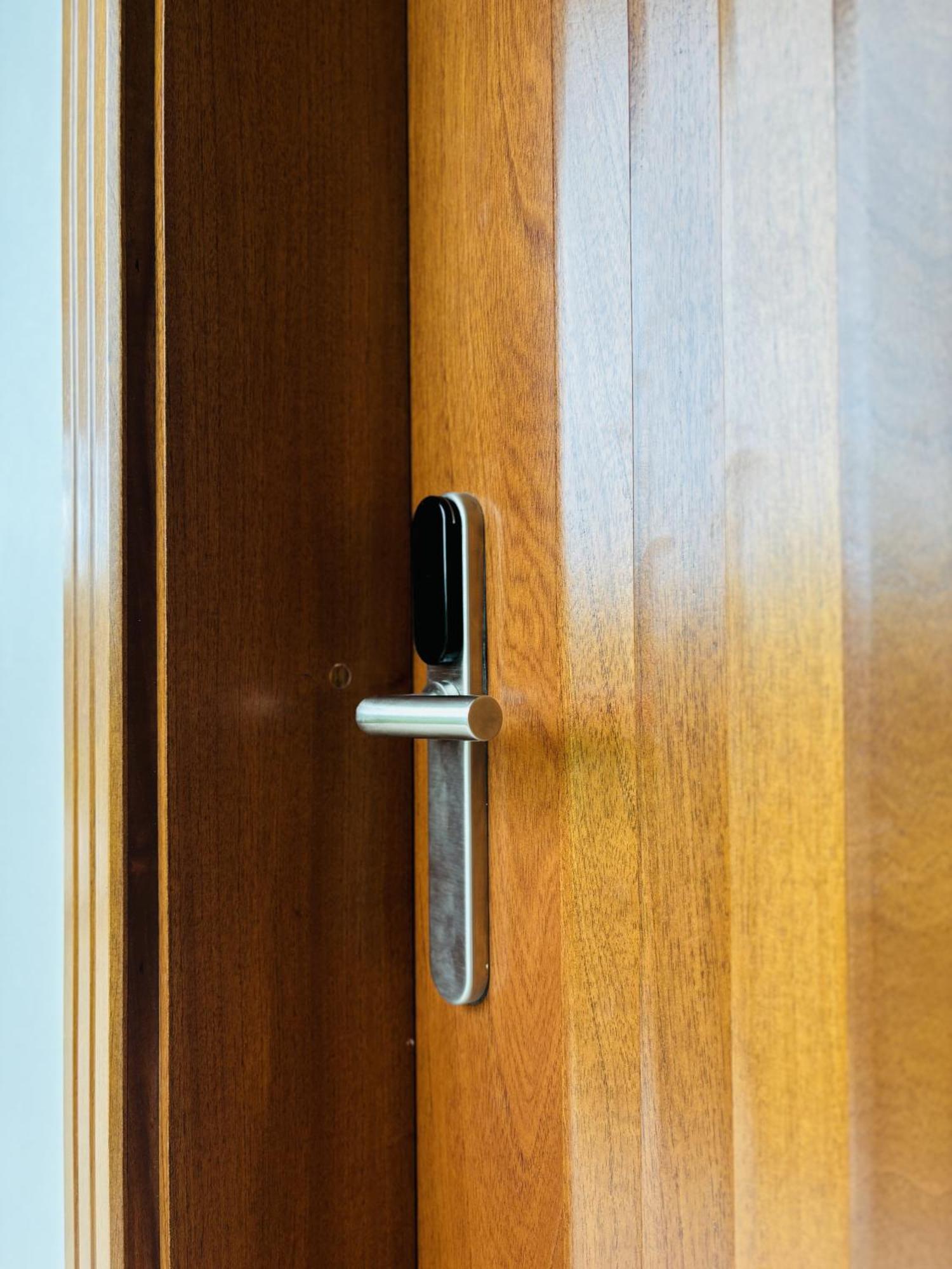 Arenal Backpackers Resort La Fortuna Bagian luar foto A door handle