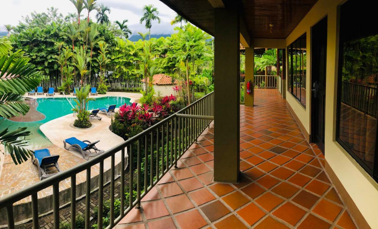 Arenal Backpackers Resort La Fortuna Bagian luar foto